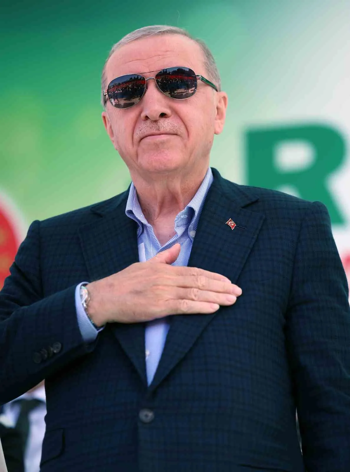CUMHURBAŞKANI ERDOĞAN, "SPORA VERDİĞİMİZ ÖNEMİ SİZLER ZATEN BİLİYORSUNUZ. RİZE HEM SPORDA HEM DE SPOR TURİZMİNDE SON YILLARDA CİDDİ İVME KAZANDI. DÜNYANIN EN PRESTİJLİ ULTRA MARATON ŞARTLARINDAN BİRİSİ KAÇKAR‘DA YAPILIYOR. RİZE'MİZ 60 ÜLKEDEN 2 BİNDEN FAZLA SPORCUYU BUGÜNLERDE MİSAFİR EDİYOR." ŞEKLİNDE KONUŞTU.