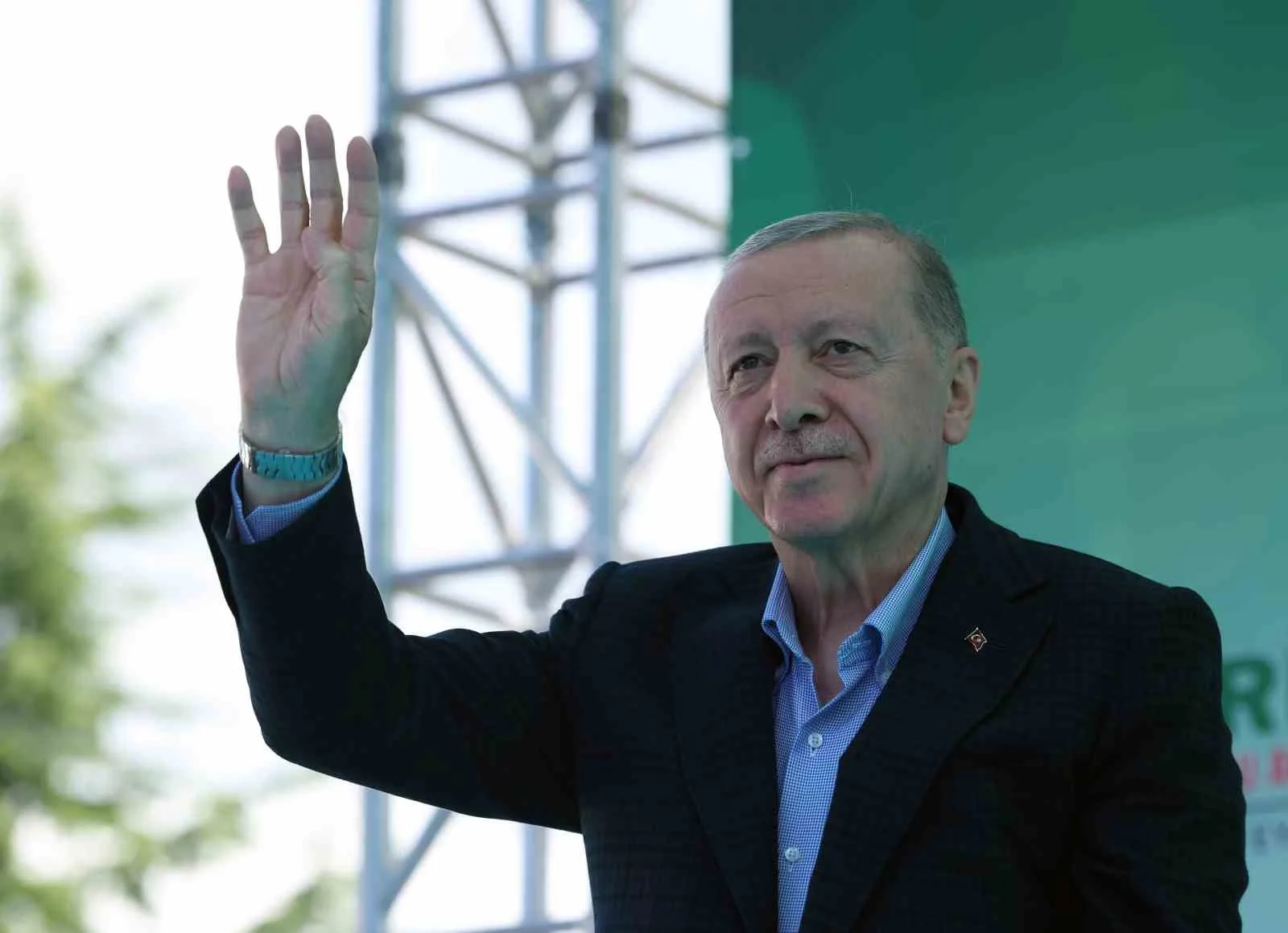 CUMHURBAŞKANI RECEP TAYYİP ERDOĞAN, RİZE'DE TOKİ VASITASIYLA YÜRÜTÜLEN PROJELER KAPSAMINDA BUGÜNE KADAR 5 BİN 636 KONUTUN TAMAMLANDIĞINI, BİN 221 KONUTUN YAPIMININ İSE SÜRDÜĞÜNÜ AÇIKLADI