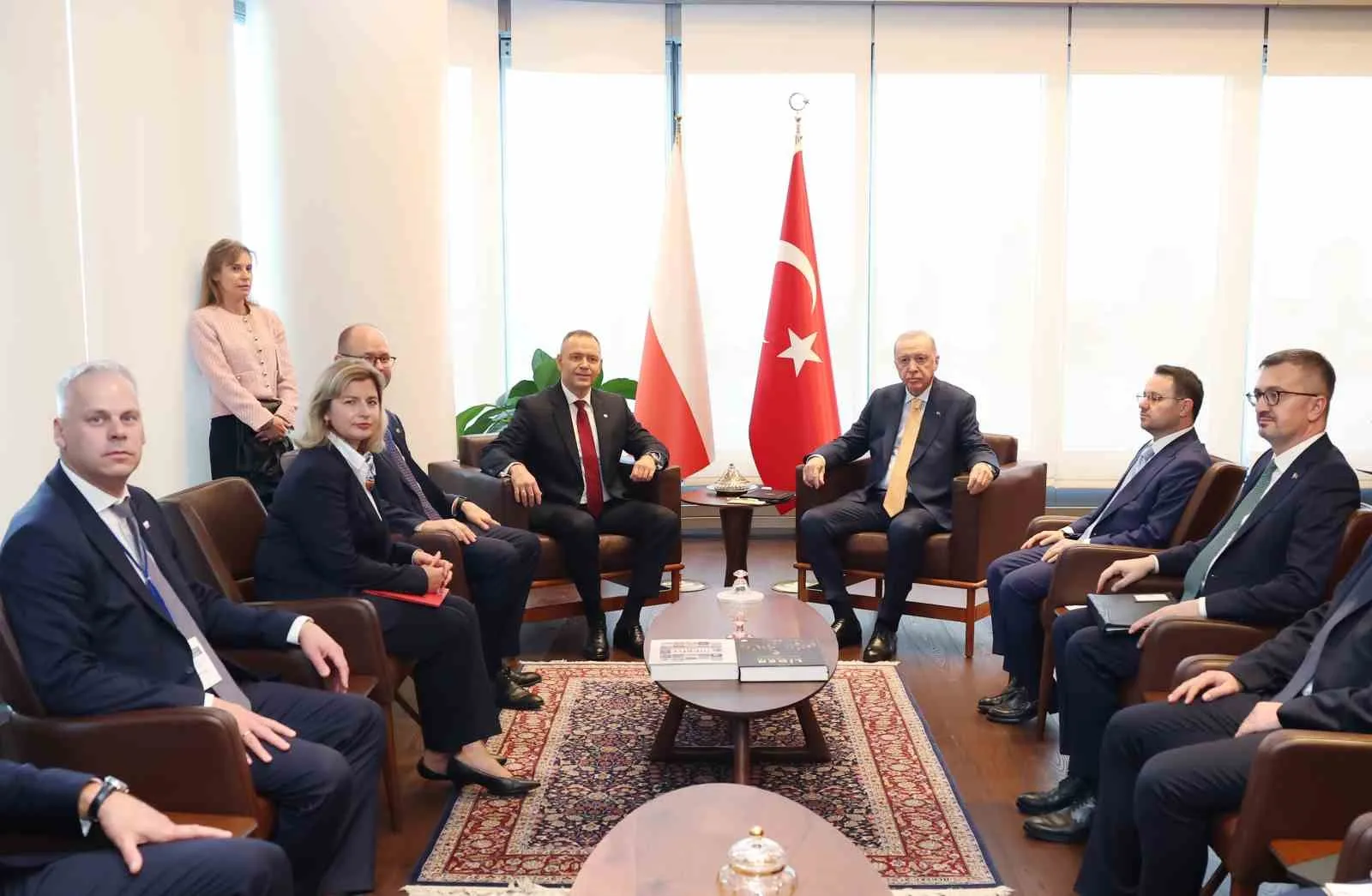 CUMHURBAŞKANI ERDOĞAN, POLONYA CUMHURBAŞKANI NAWROCKİ İLE GÖRÜŞTÜ