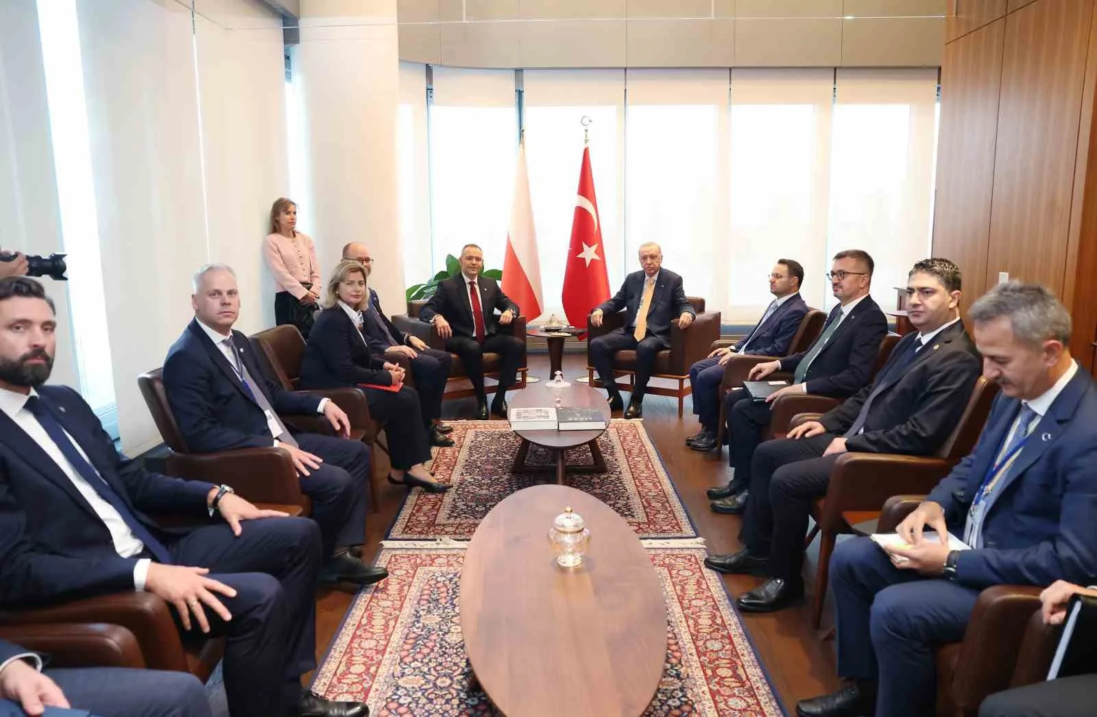 CUMHURBAŞKANI ERDOĞAN, POLONYA CUMHURBAŞKANI NAWROCKİ İLE GÖRÜŞTÜ