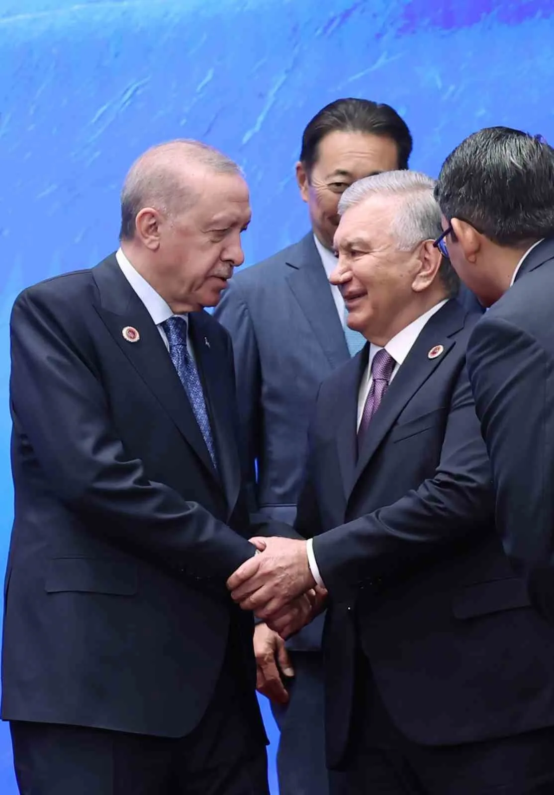 CUMHURBAŞKANI RECEP TAYYİP ERDOĞAN, ŞANGHAY İŞBİRLİĞİ ÖRGÜTÜ (ŞİÖ) ZİRVESİ'NİN GENİŞLETİLMİŞ OTURUMU ÖNCESİNDE LİDERLERLE AİLE FOTOĞRAFI ÇEKTİRDİ.