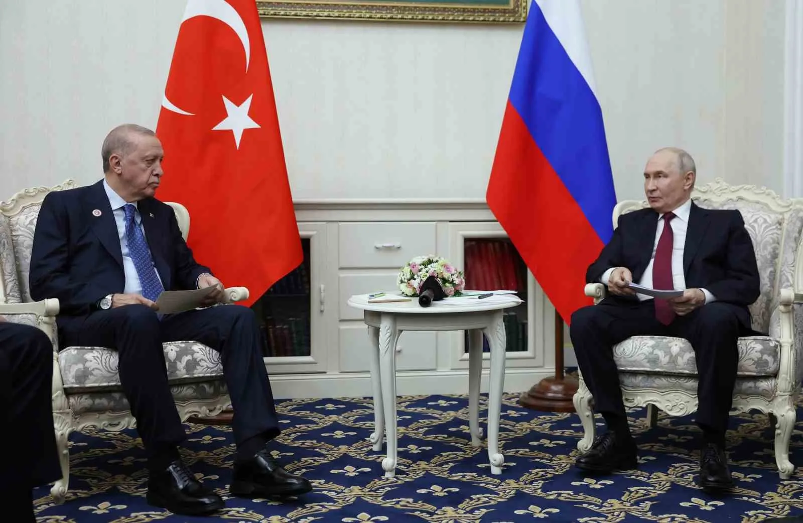 CUMHURBAŞKANI ERDOĞAN İLE RUSYA DEVLET BAŞKANI VLADİMİR PUTİN ARASINDAKİ GÖRÜŞME BAŞLADI.