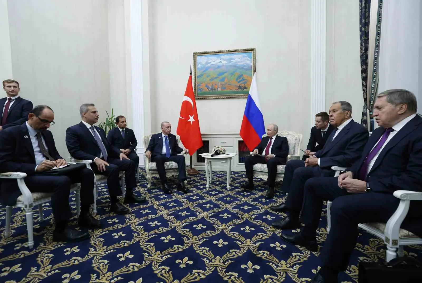 CUMHURBAŞKANI RECEP TAYYİP ERDOĞAN, BİŞKEK'TE RUSYA DEVLET BAŞKANI VLADİMİR PUTİN İLE YAPTIĞI GÖRÜŞMEDE "TÜRKİYE-RUSYA İLİŞKİLERİ GERÇEKTEN HER DÖNEME GÖRE BUGÜN ÇOK DAHA İLERİ BİR DÜZEYDE" DEDİ.