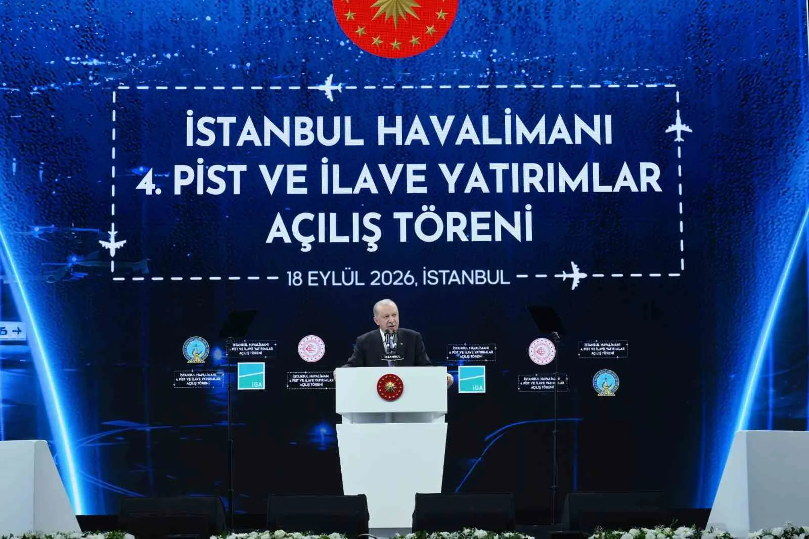 CUMHURBAŞKANI RECEP TAYYİP ERDOĞAN, "'UÇAK İNMEZ' DEDİKLERİ İSTANBUL HAVALİMANI, HİZMETE GİRDİĞİ GÜNDEN BERİ REKORDAN REKORA, BAŞARIDAN BAŞARIYA KOŞUYOR" DEDİ.