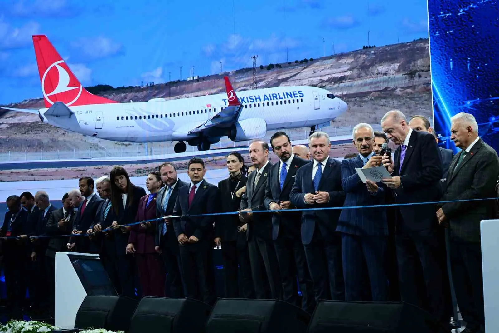 CUMHURBAŞKANI RECEP TAYYİP ERDOĞAN, İSTANBUL HAVALİMANI'NDA 4. PİST VE İLAVE YATIRIMLARIN AÇILIŞ TÖRENİ'NDE KONUŞTU.