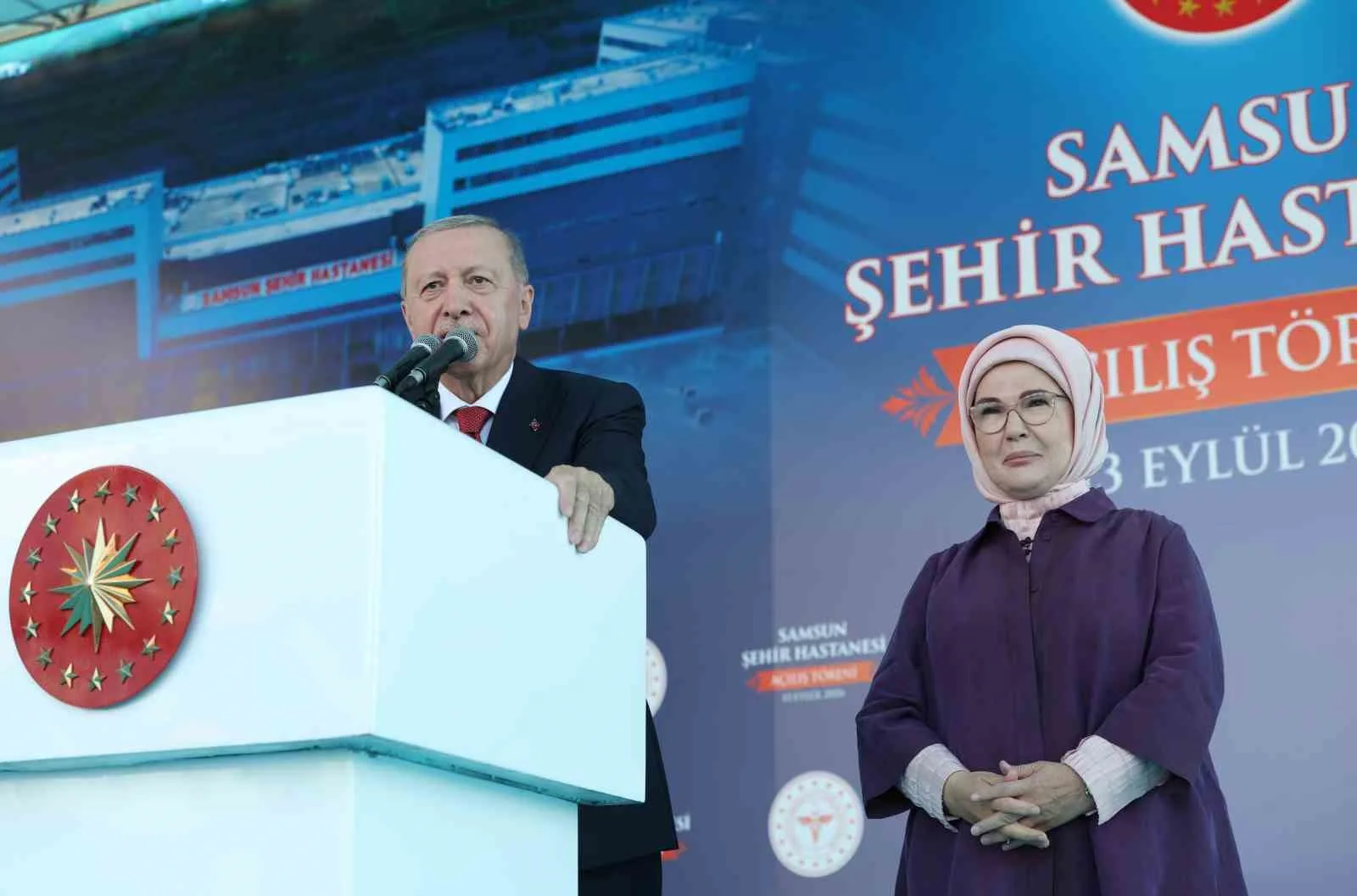 SAMSUN ŞEHİR HASTANESİ'NİN RESMİ AÇILIŞI VE GENÇLERLE BULUŞMA PROGRAMI İÇİN KENTE GELEN CUMHURBAŞKANI RECEP TAYYİP ERDOĞAN, VATANDAŞLARIN YOĞUN İLGİSİYLE KARŞILAŞTI.