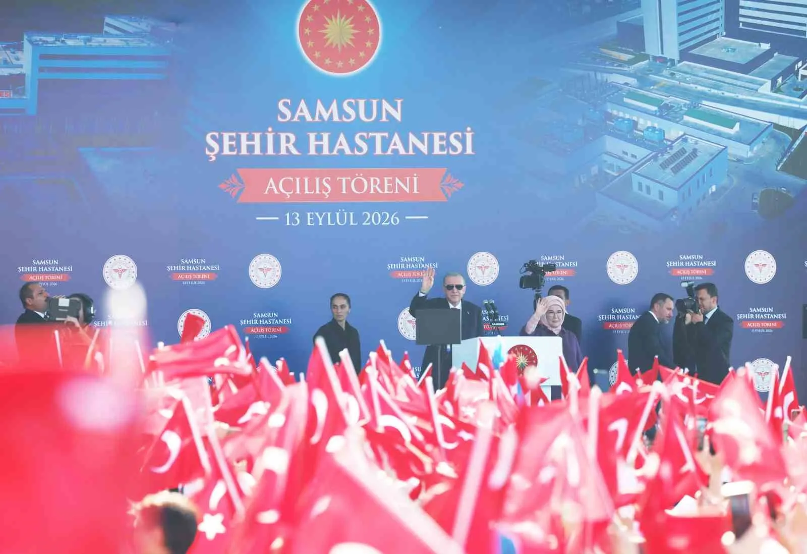 SAMSUN ŞEHİR HASTANESİ'NİN RESMİ AÇILIŞI VE GENÇLERLE BULUŞMA PROGRAMI İÇİN KENTE GELEN CUMHURBAŞKANI RECEP TAYYİP ERDOĞAN, VATANDAŞLARIN YOĞUN İLGİSİYLE KARŞILAŞTI.