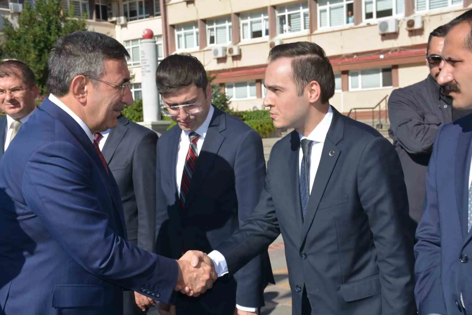 CUMHURBAŞKANI YARDIMCISI CEVDET YILMAZ, BİR DİZİ PROGRAMLARA KATILMAK ÜZERE SİNOP’A GELDİ.