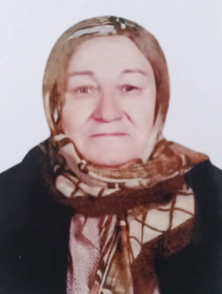 ZONGULDAK (İHA) - ZONGULDAK’IN ALAPLI İLÇESİNDE 1984-1986 YILLARI ARASINDA BELEDİYE BAŞKANLIĞI YAPAN VE 1986 YILINDA HAYATINI KAYBEDEN AHMET ZEKİ ATALAY’IN EŞİ MELEK ATALAY (93), DÜZENLENEN CENAZE TÖRENİNİN ARDINDAN TOPRAĞA VERİLDİ.