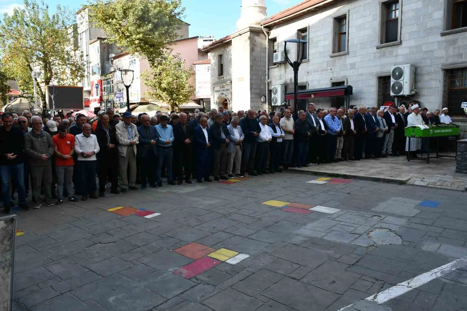 ZONGULDAK (İHA) - ZONGULDAK’IN ALAPLI İLÇESİNDE 1984-1986 YILLARI ARASINDA BELEDİYE BAŞKANLIĞI YAPAN VE 1986 YILINDA HAYATINI KAYBEDEN AHMET ZEKİ ATALAY’IN EŞİ MELEK ATALAY (93), DÜZENLENEN CENAZE TÖRENİNİN ARDINDAN TOPRAĞA VERİLDİ.