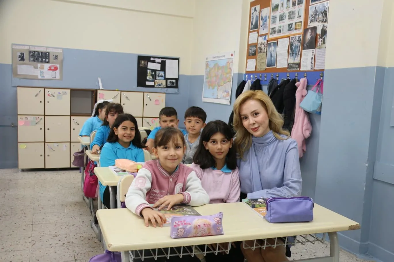 ZONGULDAK'IN GÖKÇEBEY İLÇE KAYMAKAMI RUVEYDA KAHRAMAN ŞIKTAŞ, İLÇEDEKİ EĞİTİM ÖĞRETİM FAALİYETLERİNİ YERİNDE İNCELEMEK AMACIYLA ATATÜRK İLKOKULU'NA ZİYARETTE BULUNDU. ZİYARET PROGRAMINDA KAYMAKAM ŞIKTAŞ'A, İLÇE MİLLİ EĞİTİM ŞUBE MÜDÜRÜ NAŞİT YILMAZ DA EŞLİK ETTİ.