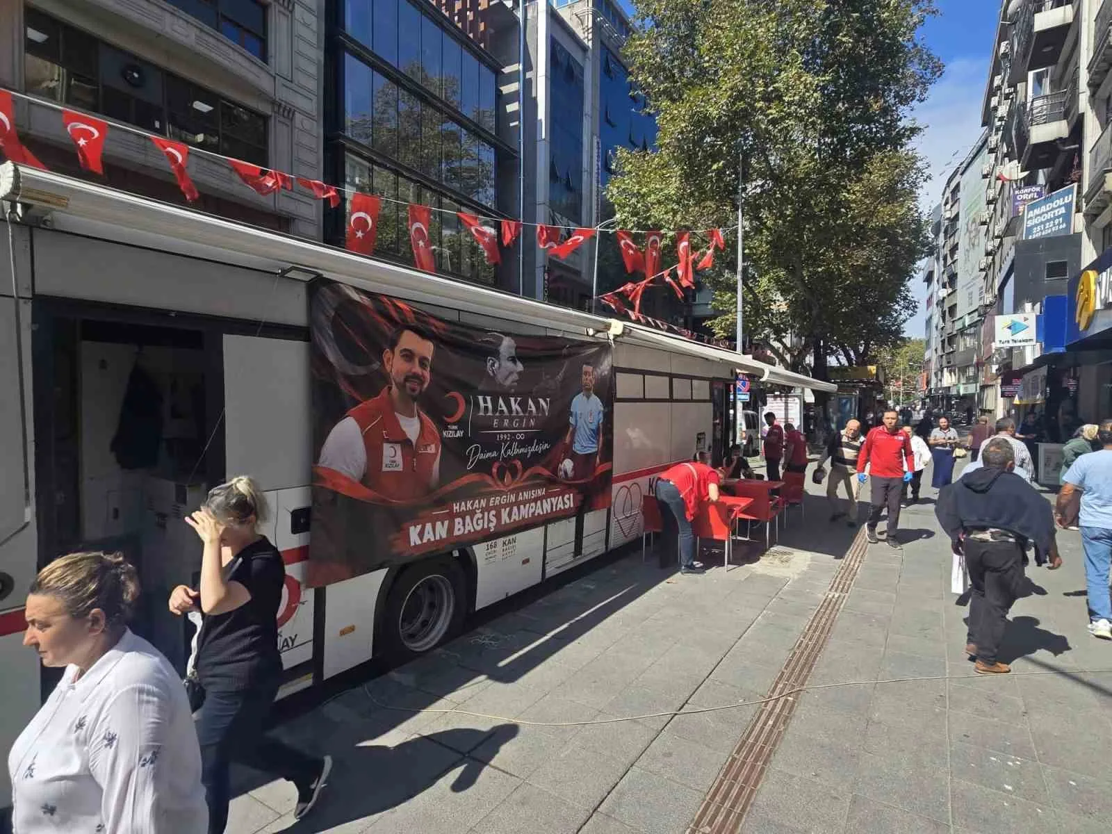 ZONGULDAK(İHA)-TÜRKİYE FAAL FUTBOL HAKEMLERİ VE GÖZLEMCİLERİ DERNEĞİ (TFFHGD) ZONGULDAK ŞUBESİ İLE TÜRK KIZILAYI İŞ BİRLİĞİYLE MERHUM FUTBOL HAKEMİ HAKAN ERGİN’İN ANISINI YAŞATMAK AMACIYLA KAN BAĞIŞI KAMPANYASI DÜZENLEDİ.