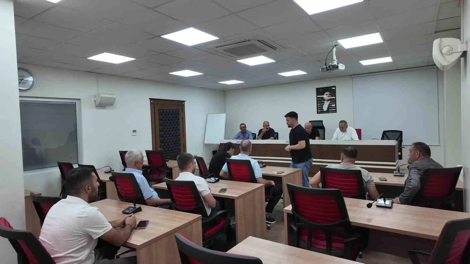 HONAZ BELEDİYESİ EYLÜL AYI OLAĞANÜSTÜ MECLİS TOPLANTISI’NDA SULTAN MURAT CAMİİ’NİN KAZI, RESTORASYON VE KONSERVASYON ÇALIŞMALARI GÖRÜŞÜLDÜ. GÜNDEM MADDESİ OY ÇOKLUĞUYLA KABUL EDİLİRKEN, YENİ PARTİ MECLİS ÜYELERİNİN TOPLANTIYA KATILMAMASI DİKKAT ÇEKTİ.