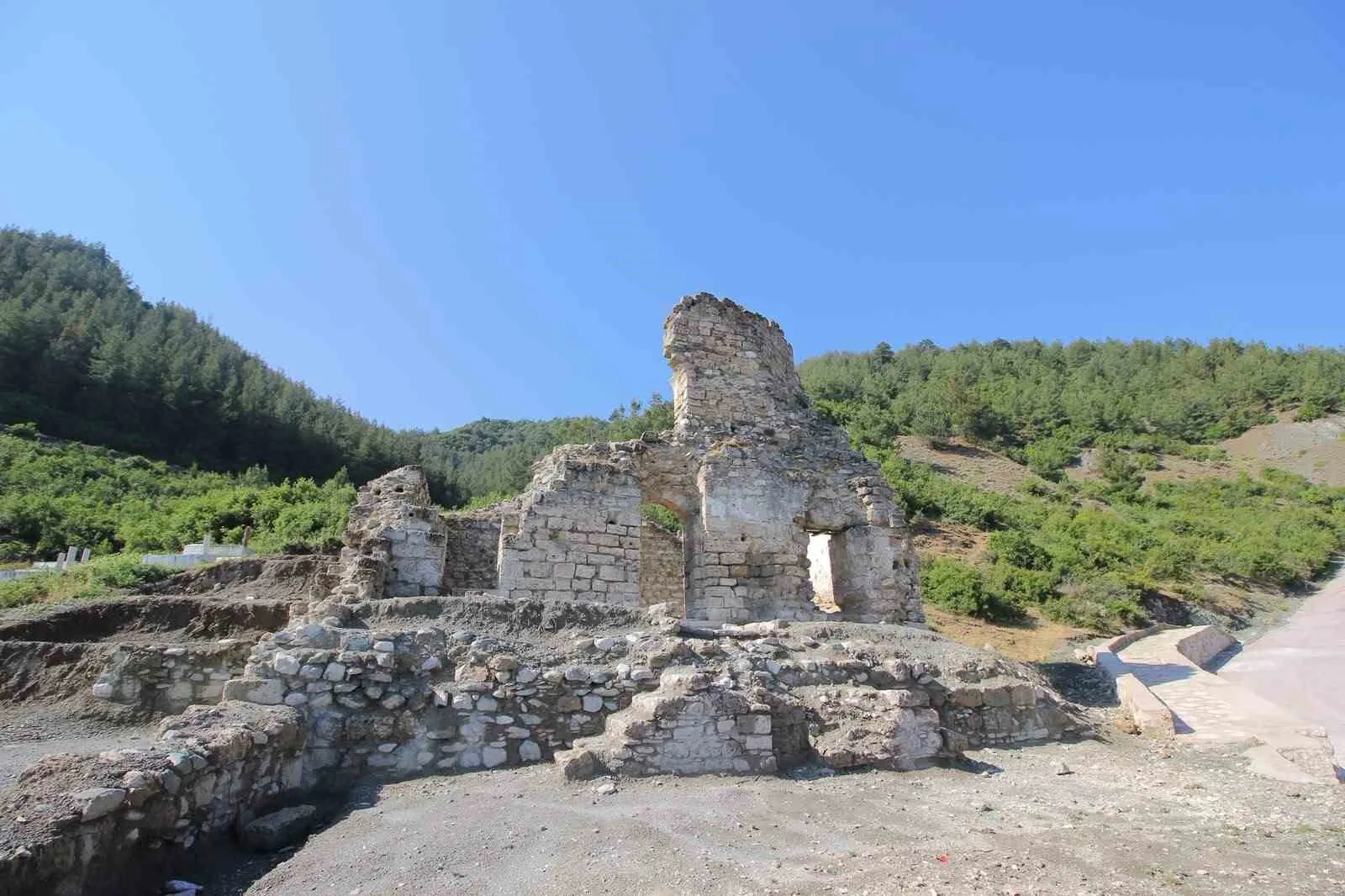 HONAZ BELEDİYESİ EYLÜL AYI OLAĞANÜSTÜ MECLİS TOPLANTISI’NDA SULTAN MURAT CAMİİ’NİN KAZI, RESTORASYON VE KONSERVASYON ÇALIŞMALARI GÖRÜŞÜLDÜ. GÜNDEM MADDESİ OY ÇOKLUĞUYLA KABUL EDİLİRKEN, YENİ PARTİ MECLİS ÜYELERİNİN TOPLANTIYA KATILMAMASI DİKKAT ÇEKTİ.
