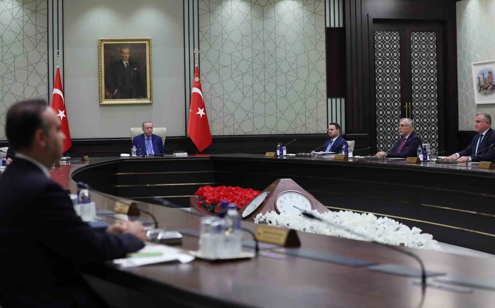 KABİNE TOPLANTISI, CUMHURBAŞKANI RECEP TAYYİP ERDOĞAN'IN BAŞKANLIĞINDA BEŞTEPE'DE BAŞLADI.