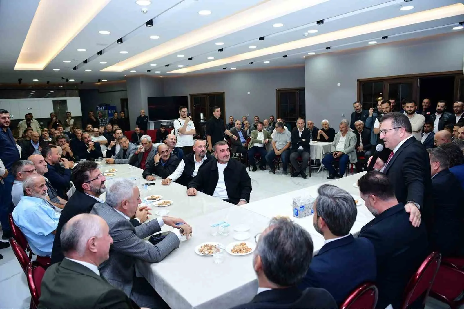 TÜRKİYE YÜZYILI BULUŞMALARI KAPSAMINDA KESTEL’E GELEN ÖNCEKİ DÖNEM İÇİŞLERİ BAKANI VE AK PARTİ ERZURUM MİLLETVEKİLİ SELAMİ ALTINOK, KESTEL BELEDİYE BAŞKANI FERHAT EROL İLE BİRLİKTE İLÇEDE ESNAF, SANAYİCİ, MAHALLE SAKİNLERİ, ŞEHİT AİLESİ VE SİVİL TOPLUM KURULUŞLARINI ZİYARET ETTİ.