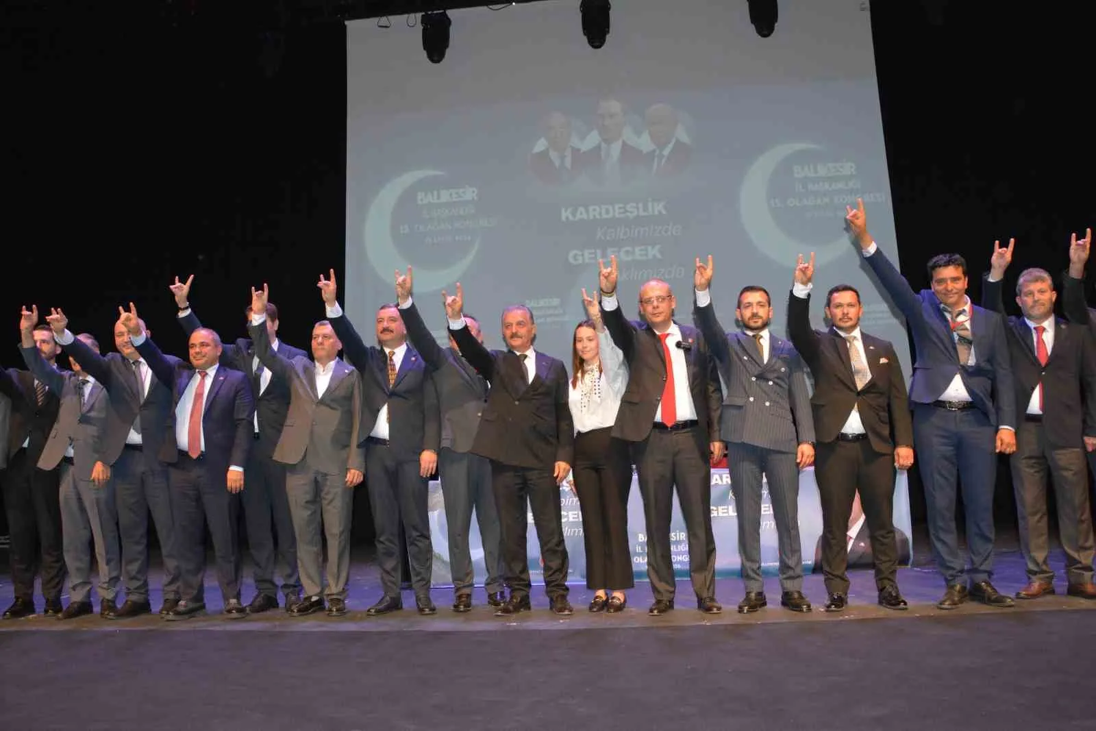 MİLLİYETÇİ HAREKET PARTİSİ (MHP) GENEL SEKRETERİ VE BURSA MİLLETVEKİLİ İSMET BÜYÜKATAMAN, PARTİSİNİN BALIKESİR İL BAŞKANLIĞI KONGRESİNDE "TERÖRSÜZ TÜRKİYE" SÜRECİ HAKKINDA AÇIKLAMALARDA BULUNDU.