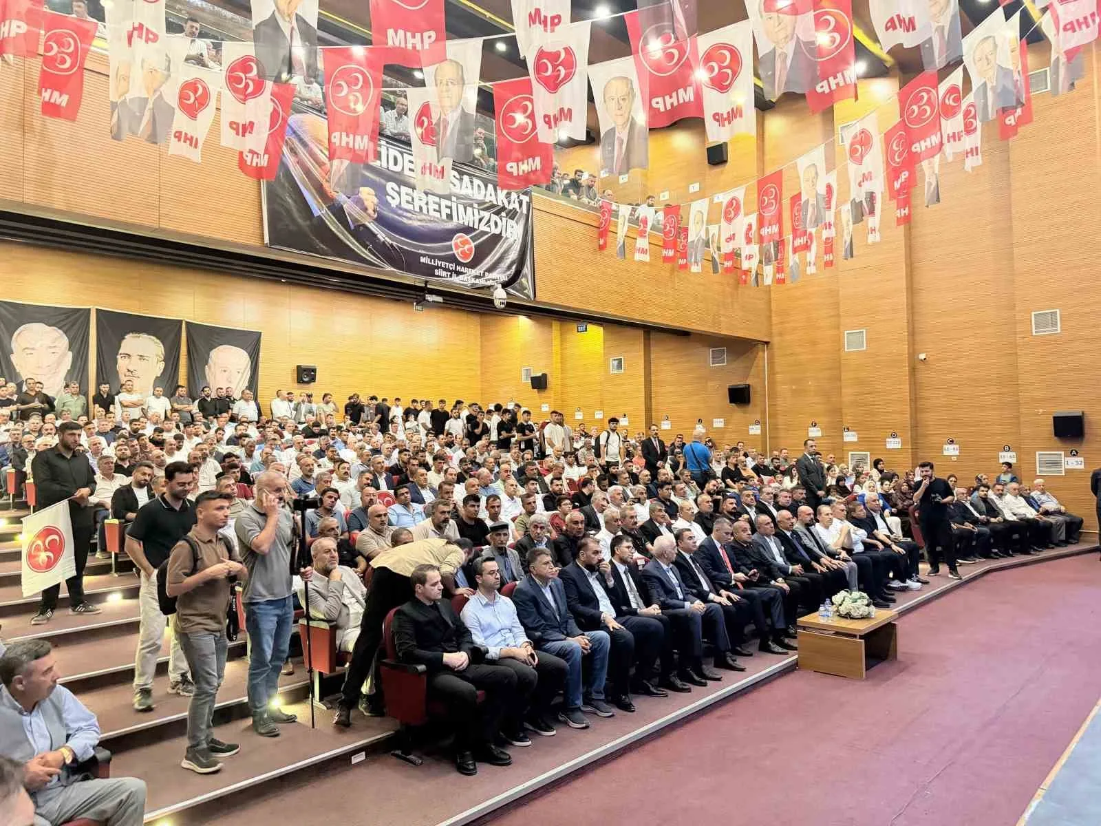 MİLLİYETÇİ HAREKET PARTİSİ (MHP) SİİRT İL BAŞKANLIĞININ 15. OLAĞAN KONGRESİ GERÇEKLEŞTİRİLDİ. TEK LİSTEYLE GİDİLEN KONGREDE MEVCUT İL BAŞKANI CENGİZHAN TÜKENMEZ YENİDEN BAŞKANLIĞA SEÇİLEREK GÜVEN TAZELEDİ.