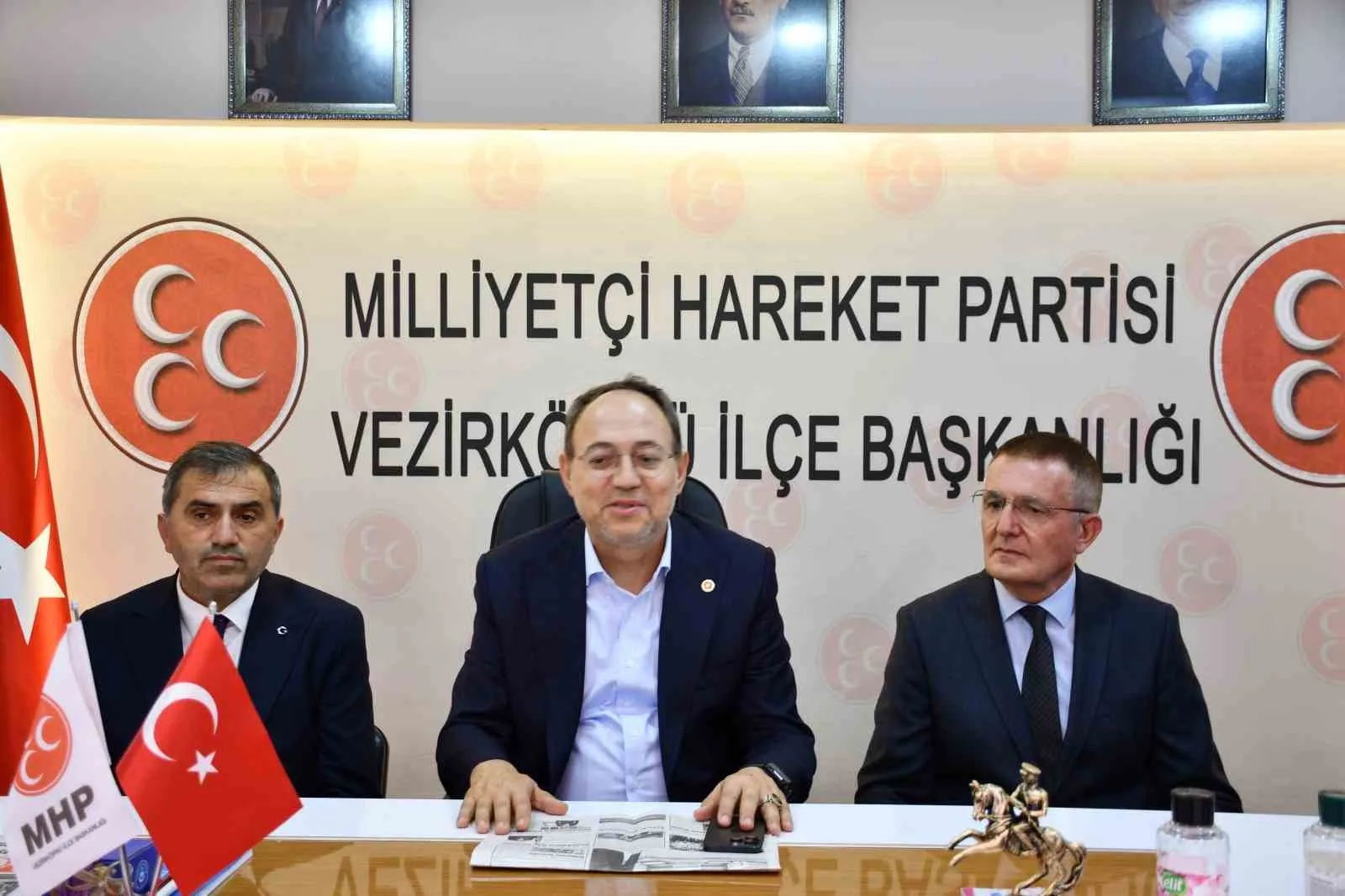 MİLLİYETÇİ HAREKET PARTİSİ (MHP) GENEL BAŞKAN YARDIMCISI VE SAMSUN MİLLETVEKİLİ İLYAS TOPSAKAL, MHP VEZİRKÖPRÜ İLÇE BAŞKANLIĞI GÖREVİNE GETİRİLEN HASAN DOĞRU’YA HAYIRLI OLSUN ZİYARETİNDE BULUNDU.