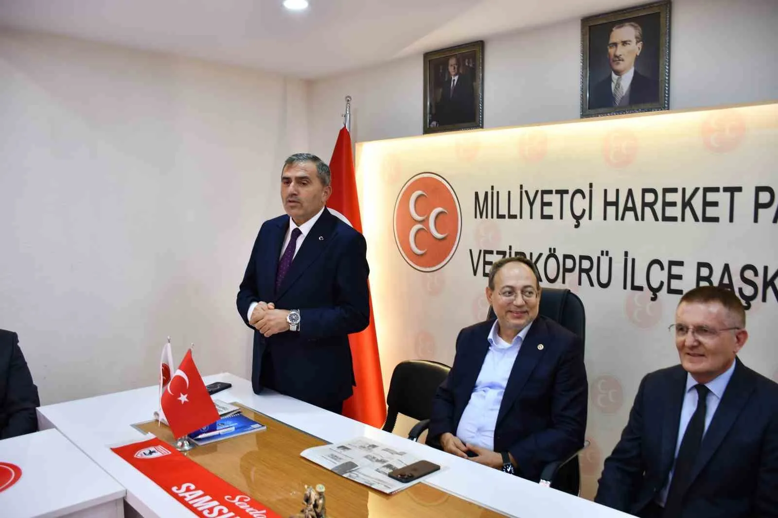 MİLLİYETÇİ HAREKET PARTİSİ (MHP) GENEL BAŞKAN YARDIMCISI VE SAMSUN MİLLETVEKİLİ İLYAS TOPSAKAL, MHP VEZİRKÖPRÜ İLÇE BAŞKANLIĞI GÖREVİNE GETİRİLEN HASAN DOĞRU’YA HAYIRLI OLSUN ZİYARETİNDE BULUNDU.