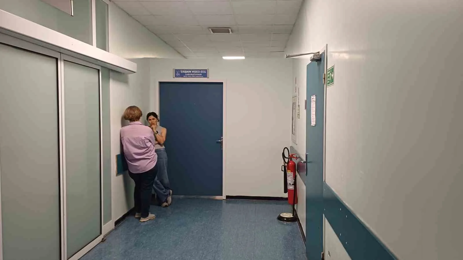 MALATYA'DA PAZAR PROGRAMI KAPSAMINDA VATANDAŞLARLA BİR ARAYA GELEN YENİ PARTİ MALATYA MİLLETVEKİLİ VELİ AĞBABA, ZİYARET SIRASINDA FENALAŞARAK BAYGINLIK GEÇİRDİ.