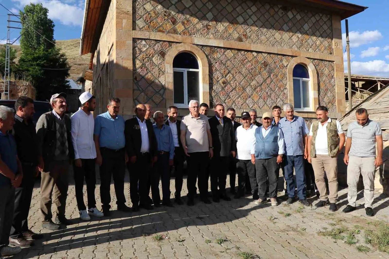 AK PARTİ ERZURUM MİLLETVEKİLİ MEHMET EMİN ÖZ, NARMAN İLÇESİNDE MAHALLE MUHTARLARIYLA BİR ARAYA GELEREK MAHALLELERİN SORUN VE TALEPLERİNİ DİNLEDİ.