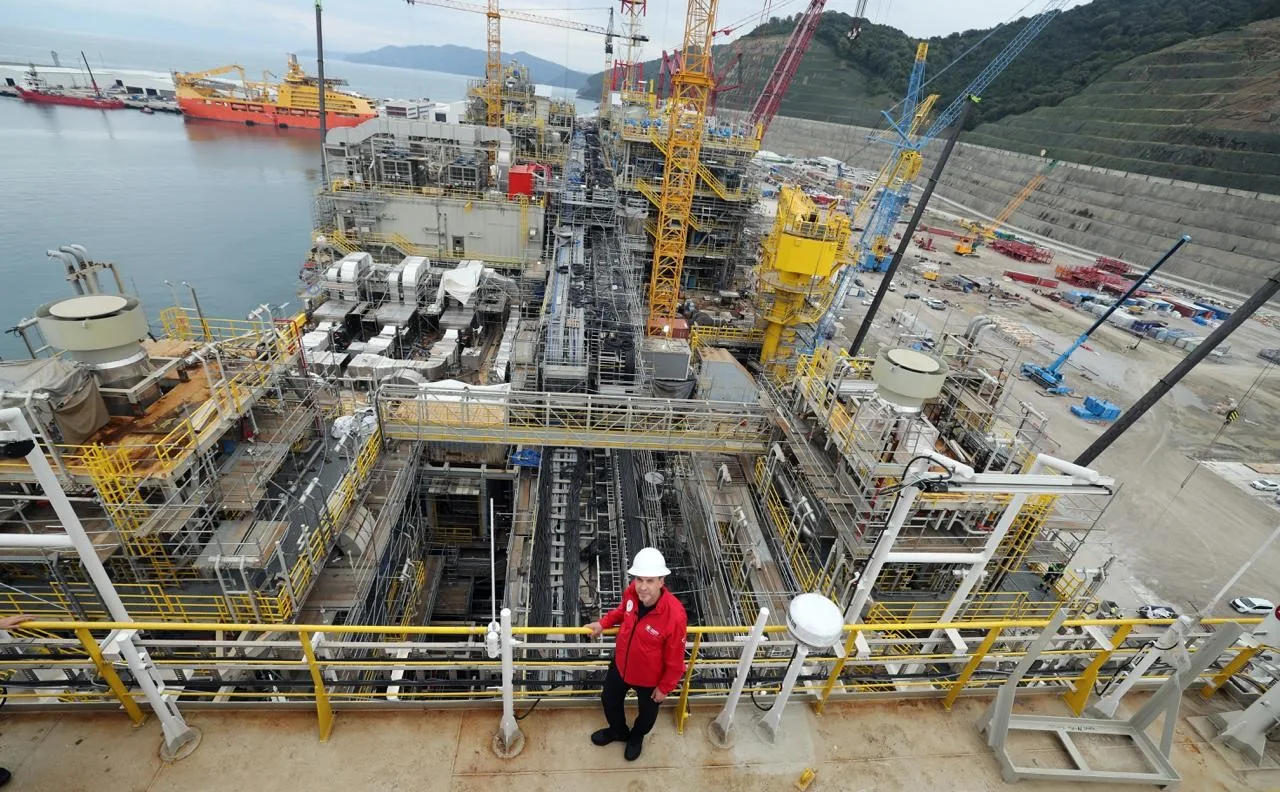 ENERJİ VE TABİİ KAYNAKLAR BAKANI ALPARSLAN BAYRAKTAR, OSMAN GAZİ YÜZER ÜRETİM PLATFORMU’NU EKİM AYININ SONUNA DOĞRU KARADENİZ'DEKİ GÖREV YERİNE UĞURLAYACAKLARINI AÇIKLADI.