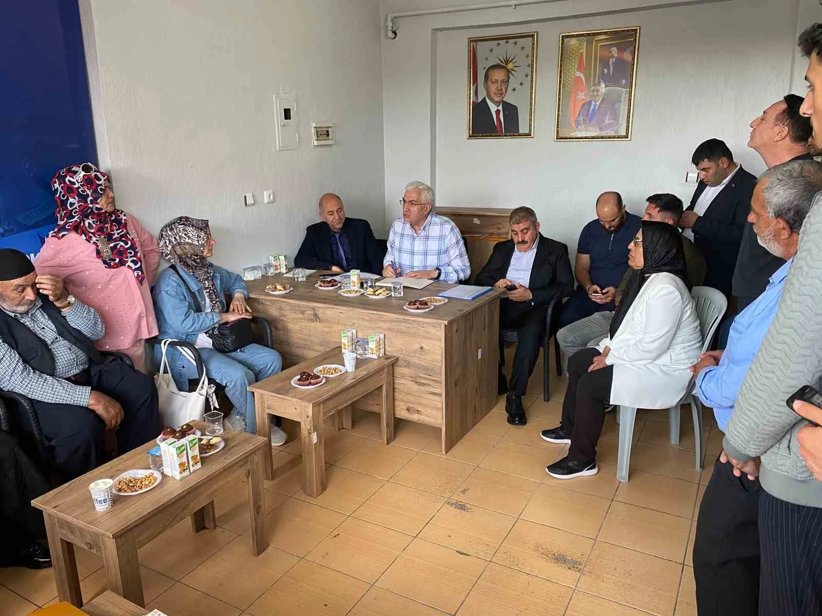 PALANDÖKEN BELEDİYE BAŞKANI MUHAMMET SUNAR, AK PARTİ ERZURUM MİLLETVEKİLİ MEHMET EMİN ÖZ VE AK PARTİ PALANDÖKEN İLÇE BAŞKANI DURMUŞ KILIÇ İLE BİRLİKTE İLÇEDE YÜRÜTÜLEN BELEDİYE HİZMETLERİNİ YERİNDE İNCELEDİ.