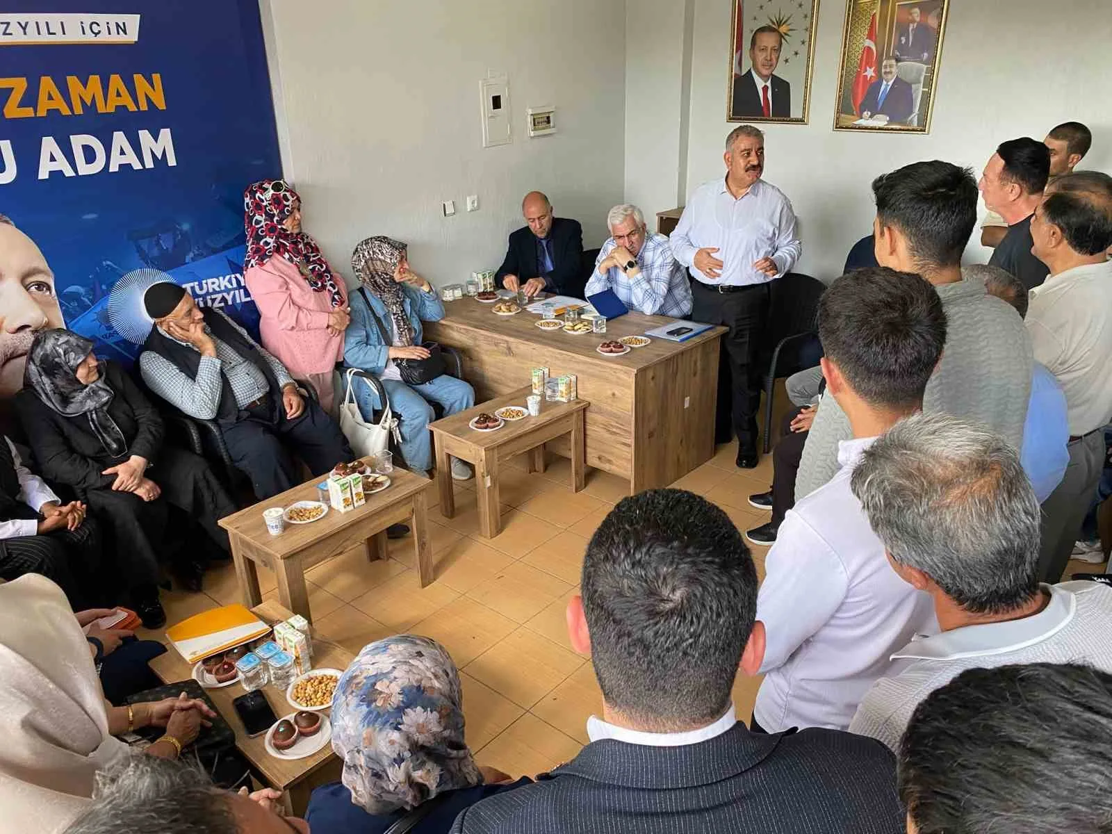 PALANDÖKEN BELEDİYE BAŞKANI MUHAMMET SUNAR, AK PARTİ ERZURUM MİLLETVEKİLİ MEHMET EMİN ÖZ VE AK PARTİ PALANDÖKEN İLÇE BAŞKANI DURMUŞ KILIÇ İLE BİRLİKTE İLÇEDE YÜRÜTÜLEN BELEDİYE HİZMETLERİNİ YERİNDE İNCELEDİ.
