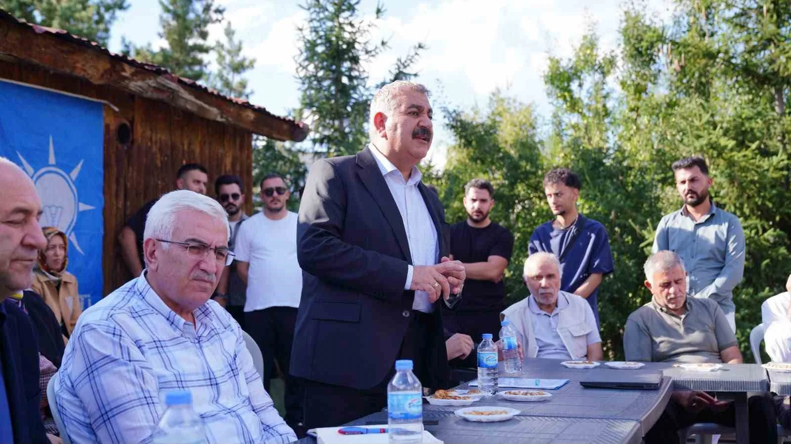 PALANDÖKEN BELEDİYE BAŞKANI MUHAMMET SUNAR, AK PARTİ ERZURUM MİLLETVEKİLİ MEHMET EMİN ÖZ VE AK PARTİ PALANDÖKEN İLÇE BAŞKANI DURMUŞ KILIÇ İLE BİRLİKTE İLÇEDE YÜRÜTÜLEN BELEDİYE HİZMETLERİNİ YERİNDE İNCELEDİ.