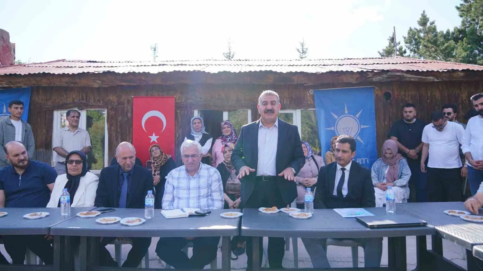 PALANDÖKEN BELEDİYE BAŞKANI MUHAMMET SUNAR, AK PARTİ ERZURUM MİLLETVEKİLİ MEHMET EMİN ÖZ VE AK PARTİ PALANDÖKEN İLÇE BAŞKANI DURMUŞ KILIÇ İLE BİRLİKTE İLÇEDE YÜRÜTÜLEN BELEDİYE HİZMETLERİNİ YERİNDE İNCELEDİ.
