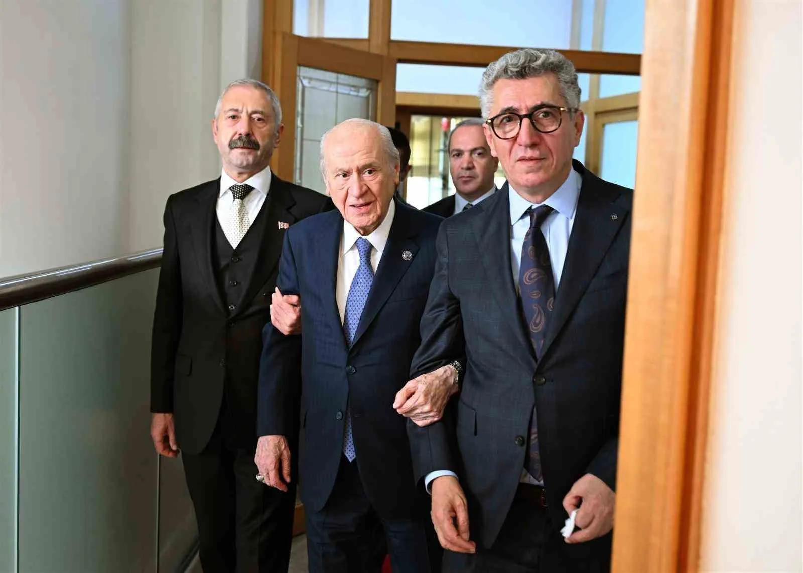 MİLLİYETÇİ HAREKET PARTİSİ (MHP) GENEL BAŞKANI DEVLET BAHÇELİ, SARALLAR VE ŞAHİNLER AİLELERİNİ KABUL ETTİ.