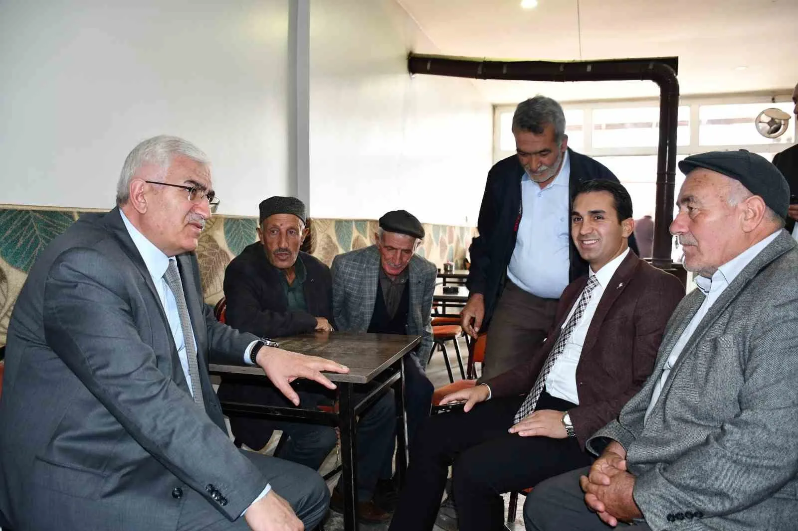 TÜRKİYE YÜZYILI BULUŞMALARI İÇİN KARS’A GELEN AK PARTİ ERZURUM MİLLETVEKİLİ ÖZ, SARIKAMIŞ’TA ESNAF VE TEŞKİLATLA BULUŞTU(KARS-İHA)