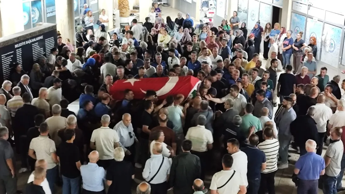 Vefat Eden Zabıta Memuru Lütfi Piri İçin Belediye Önünde Tören Düzenlendi