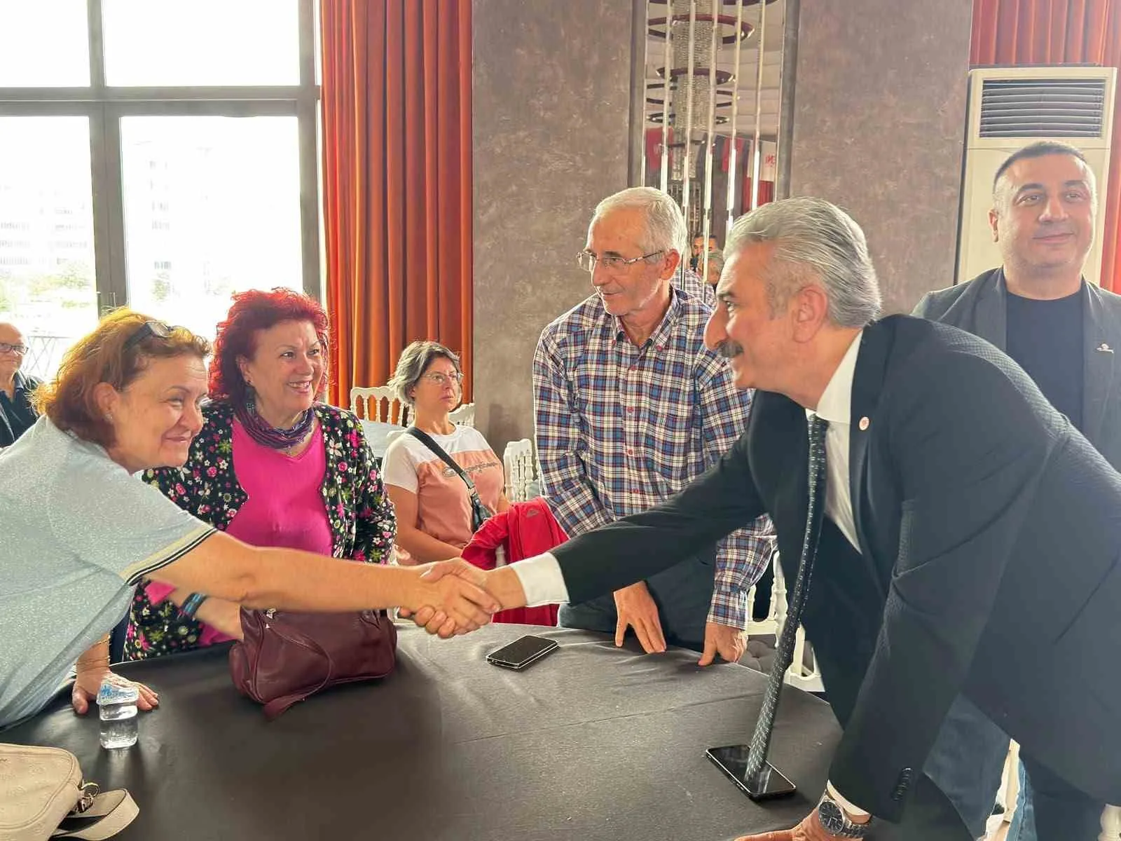YENİ PARTİ NİLÜFER İLÇE BAŞKANLIĞI SEÇİMİNDE AHMET EREN MEMİÇ İLE YASEMİN ADALI’NIN YARIŞTIĞI SEÇİM SONUÇLANDI. TOPLAM BİN 243 OYUN KULLANILDIĞI SEÇİMDE AHMET EREN MEMİÇ 812 OY ALARAK SEÇİMİ ÖNDE TAMAMLADI. SEÇİMDE DİKKAT ÇEKEN DETAY İSE PROTESTO OYLARI OLDU.