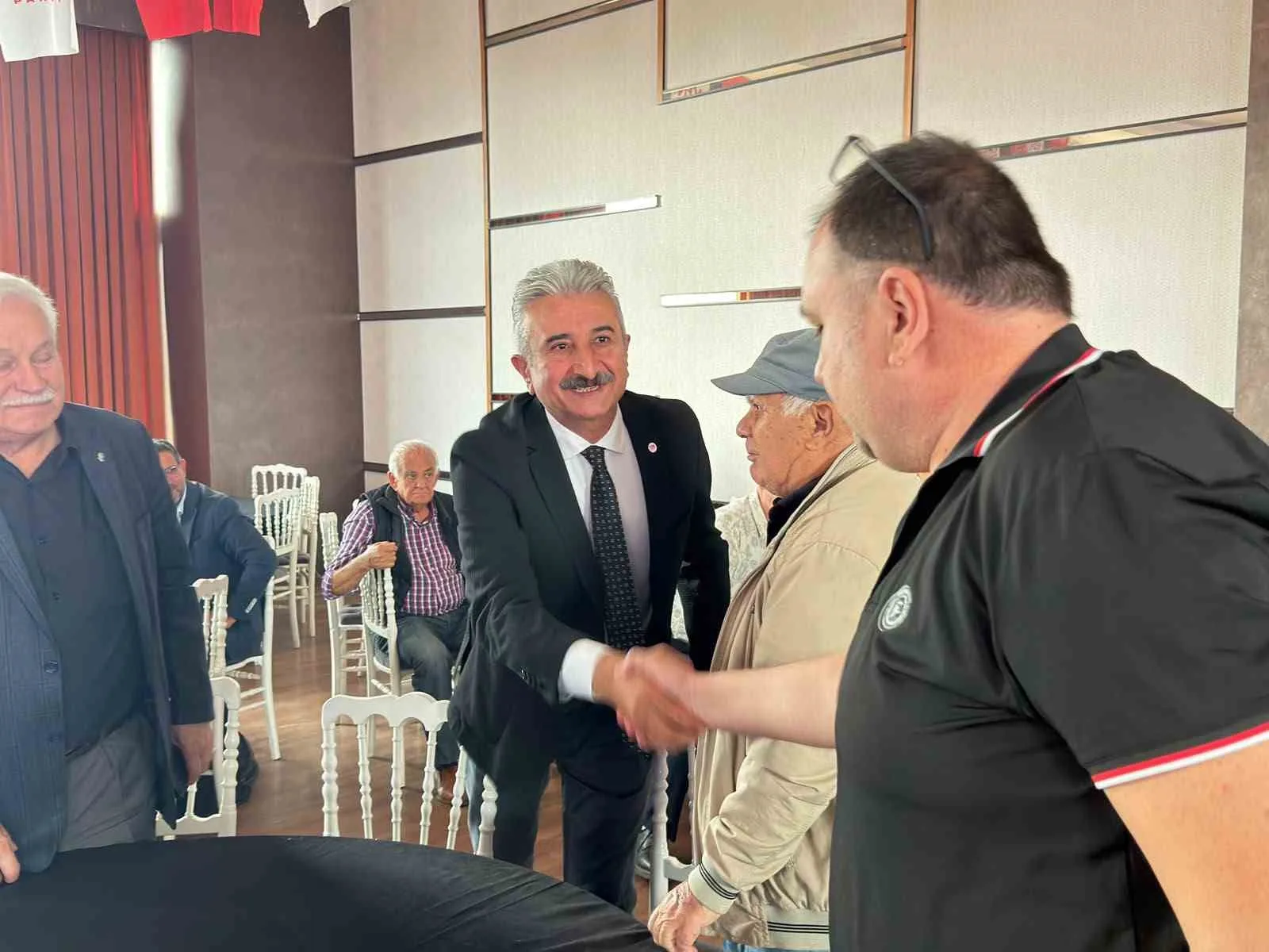 YENİ PARTİ NİLÜFER İLÇE BAŞKANLIĞI SEÇİMİNDE AHMET EREN MEMİÇ İLE YASEMİN ADALI’NIN YARIŞTIĞI SEÇİM SONUÇLANDI. TOPLAM BİN 243 OYUN KULLANILDIĞI SEÇİMDE AHMET EREN MEMİÇ 812 OY ALARAK SEÇİMİ ÖNDE TAMAMLADI. SEÇİMDE DİKKAT ÇEKEN DETAY İSE PROTESTO OYLARI OLDU.