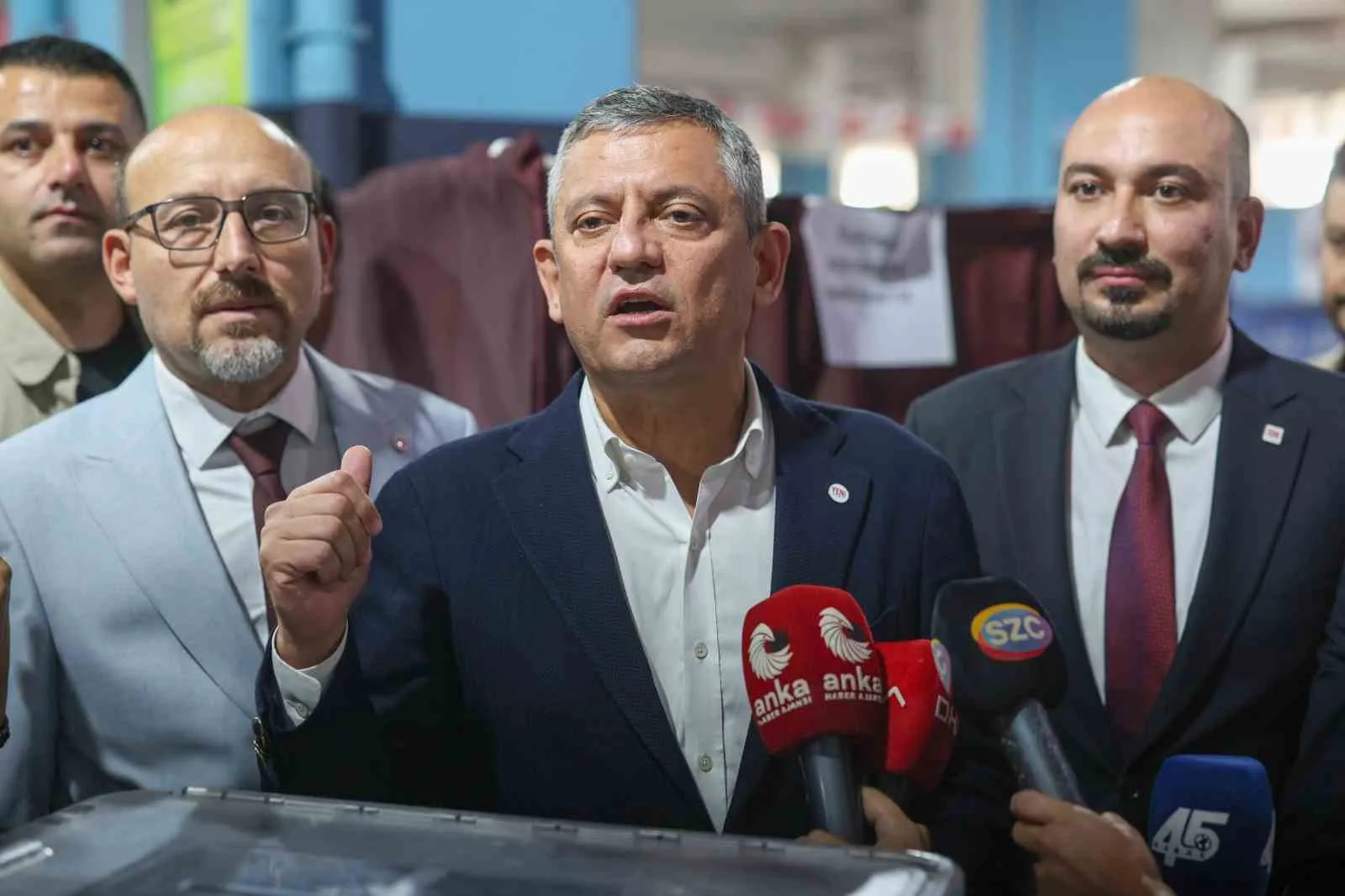 ÖZEL, PARTİDE İLÇE BAŞKANININ TÜM ÜYELERİN OYLARIYLA BELİRLENMESİNE İLİŞKİN YENİ SEÇİM MODELİNİN UYGULANACAĞINI SÖYLEDİ.