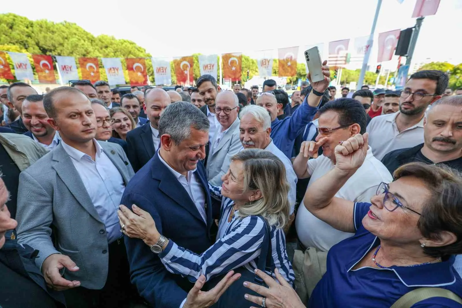 YENİ PARTİ YUNUSEMRE İLÇE BAŞKANLIĞI İÇİN ÖN SEÇİM YAPILDI.