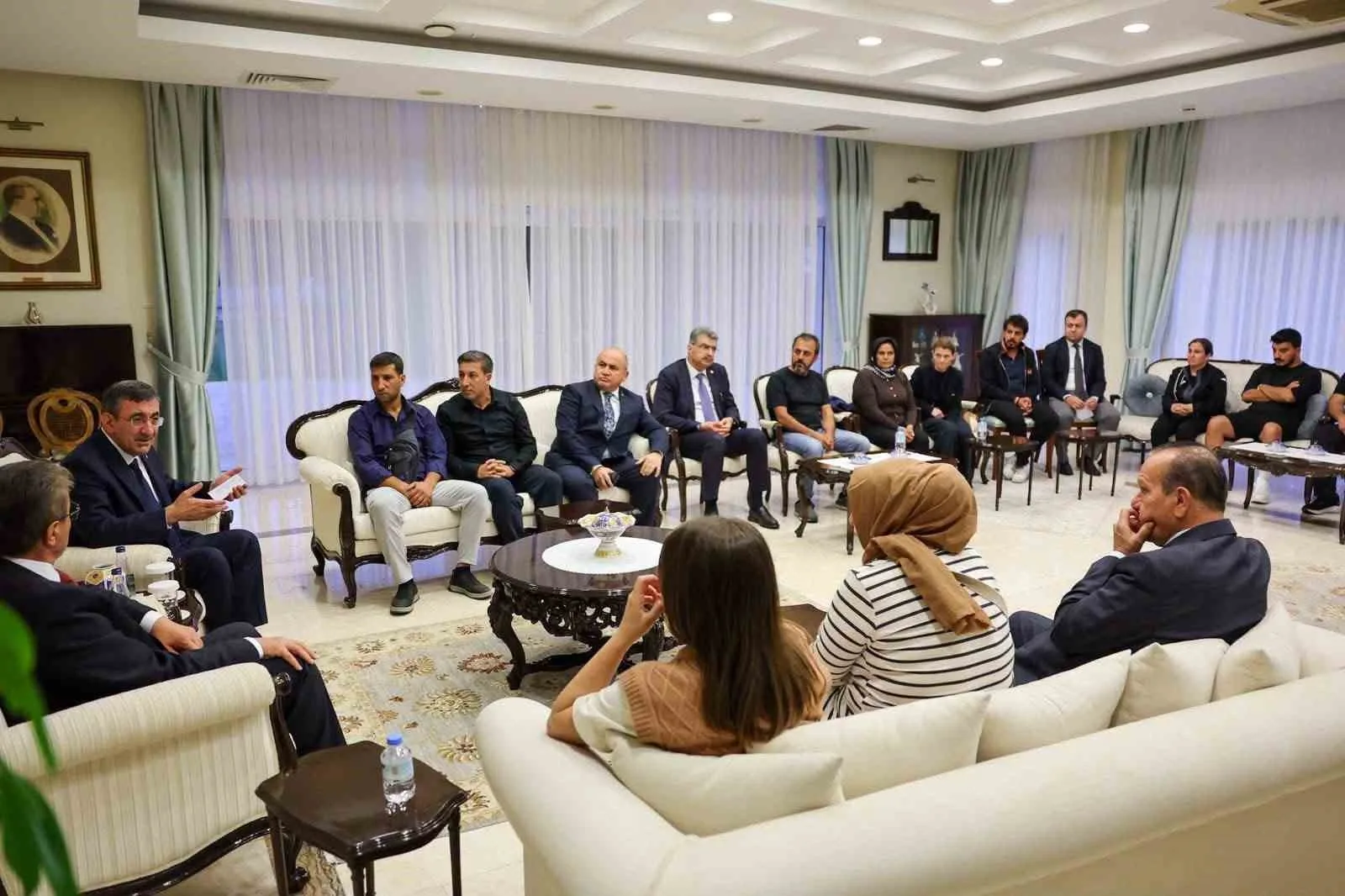 CUMHURBAŞKANI YARDIMCISI CEVDET YILMAZ, KUZEY KIBRIS TÜRK CUMHURİYETİ’NDE (KKTC) 30 AĞUSTOS’TA GİRNE AÇIKLARINDA MEYDANA GELEN FİLO JET GEMİ FACİASINDA KAYBOLAN VATANDAŞLARIN AİLELERİYLE BİR ARAYA GELDİ.